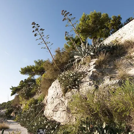 Poolside Paradise - A Hidden Gem In 스플리트