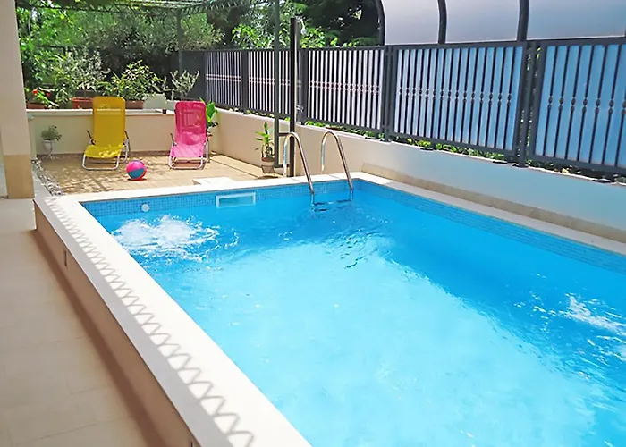 Poolside Paradise - A Hidden Gem In Διαμέρισμα Σπλιτ
