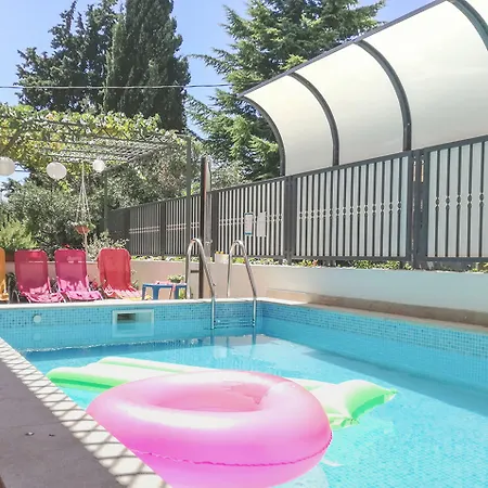 Poolside Paradise - A Hidden Gem In *