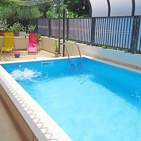 Poolside Paradise - A Hidden Gem In Appartement Split