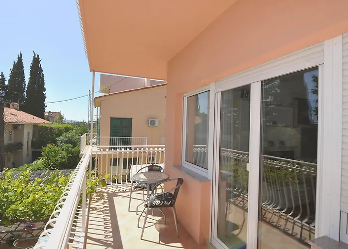 Poolside Paradise - A Hidden Gem In Apartamento Split
