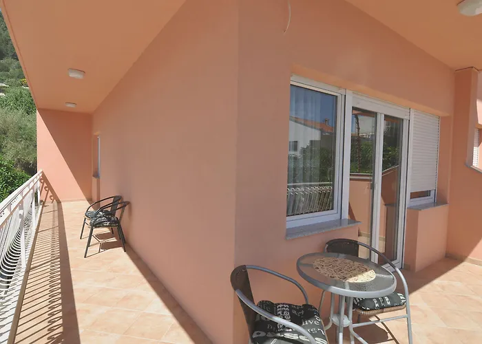 Poolside Paradise - A Hidden Gem In Apartamento