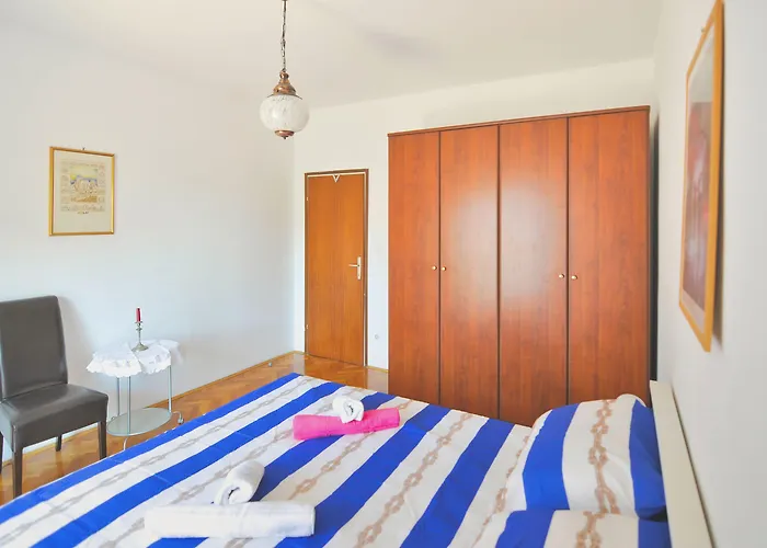 Poolside Paradise - A Hidden Gem In Apartamento Split