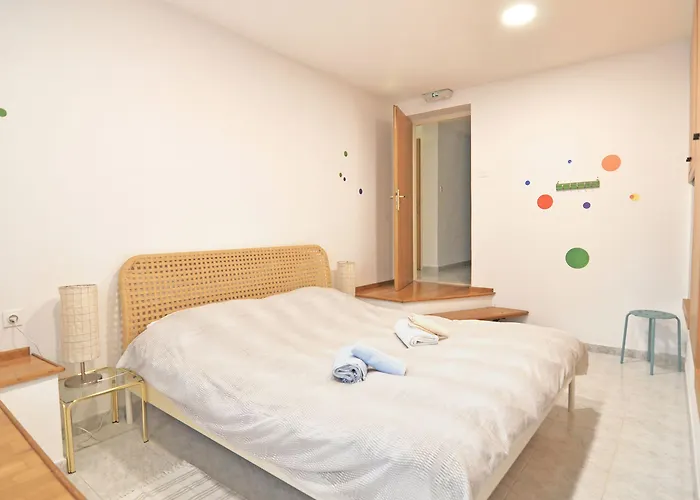 Apartamento Poolside Paradise - A Hidden Gem In Split