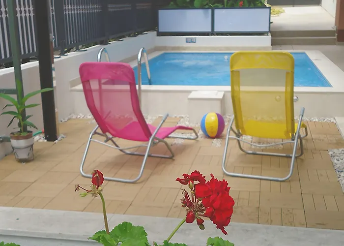 Poolside Paradise - A Hidden Gem In Apartamento Split