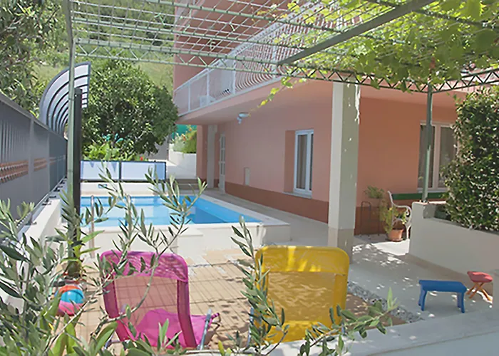 Poolside Paradise - A Hidden Gem In Apartamento