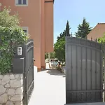 Apartment Poolside Paradise - A Hidden Gem In Split