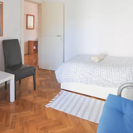 Appartement Poolside Paradise - A Hidden Gem In *