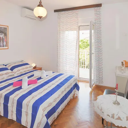 Poolside Paradise - A Hidden Gem In Appartement *