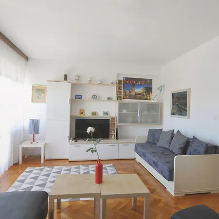 Slow - Spacious & Peaceful Apartmán *