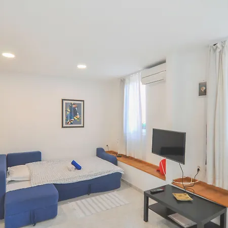 Poolside Paradise - A Hidden Gem In *