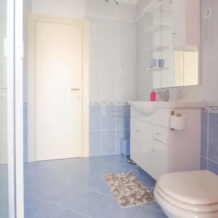 Poolside Paradise - A Hidden Gem In Split