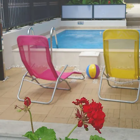 Poolside Paradise - A Hidden Gem In شقة سبليت