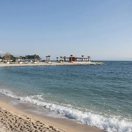 Poolside Paradise - A Hidden Gem In شقة