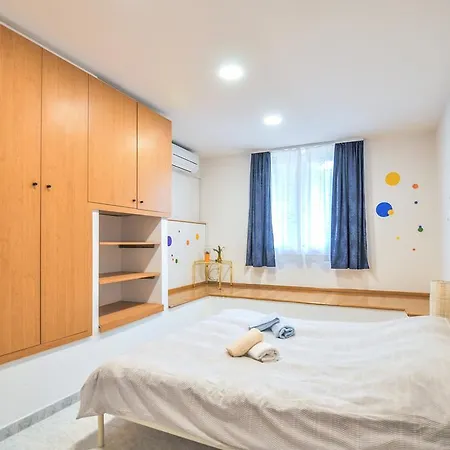 Poolside Paradise - A Hidden Gem In شقة *