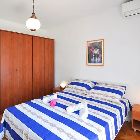 Apartment Poolside Paradise - A Hidden Gem In Split *