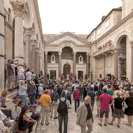 Lägenhet Poolside Paradise - A Hidden Gem In Split Split
