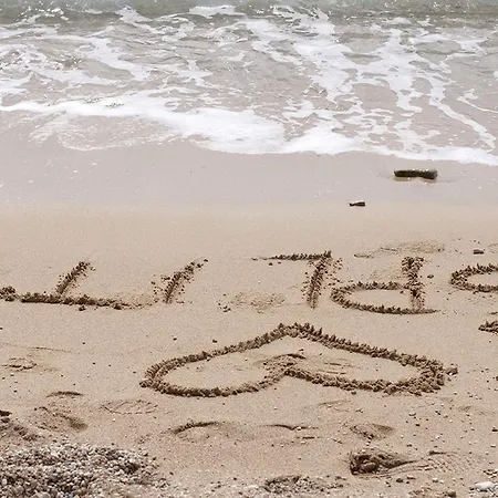 Poolside Paradise - A Hidden Gem In شقة *