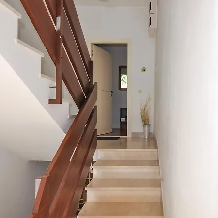 Poolside Paradise - A Hidden Gem In Split