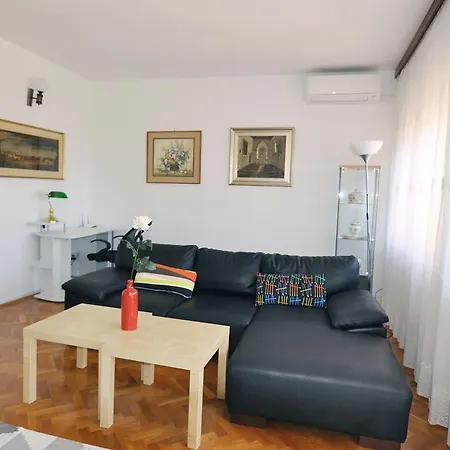 Appartement Poolside Paradise - A Hidden Gem In