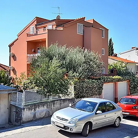Poolside Paradise - A Hidden Gem In Split Lägenhet