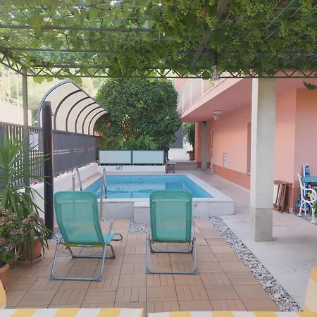 Poolside Paradise - A Hidden Gem In Appartement Split