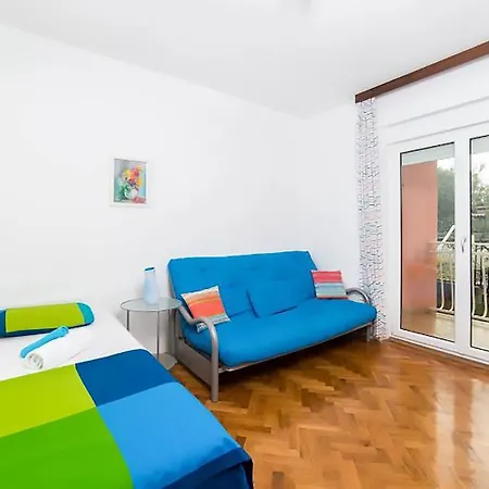 Poolside Paradise - A Hidden Gem In Appartement