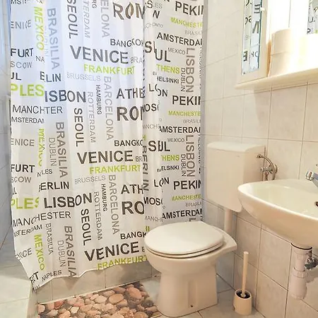 Poolside Paradise - A Hidden Gem In Appartement Split