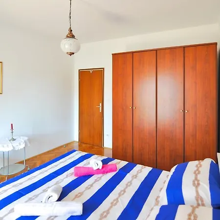 Appartement Poolside Paradise - A Hidden Gem In