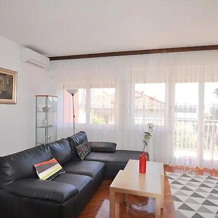 Appartement Poolside Paradise - A Hidden Gem In *