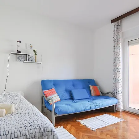 Poolside Paradise - A Hidden Gem In Appartement